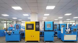 密煉機(jī) 壓片硫化機(jī) 開煉機(jī)成品庫